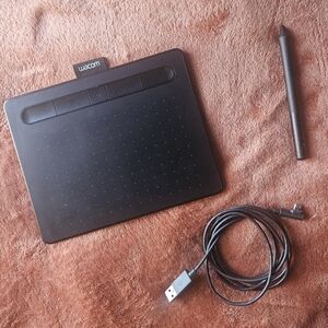 Wacon Intuos wireless graphics drawing tablet